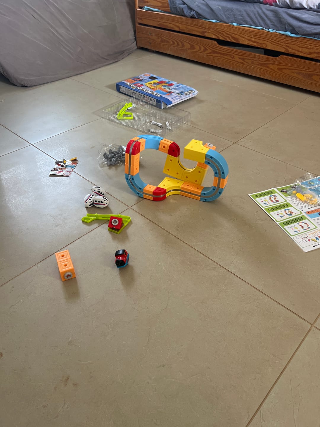 Customer photo review of מודינו רייל - רכבת מגנטית חשמלית