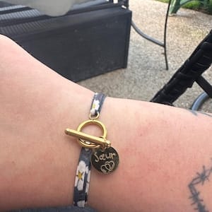 Customer photo review of Bracelet liberty fermoir en T personnalisé médaille gravée