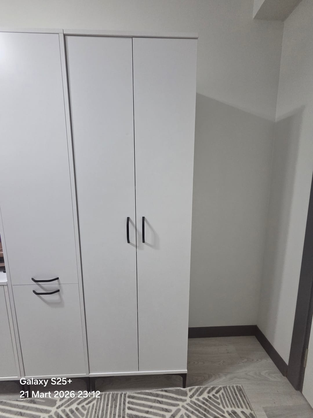 Customer photo review of Rani JE110 Çok Amaçlı Dolap 2 Kapaklı 5 Raflı Banyo Kiler Mutfak Dolabı Beyaz