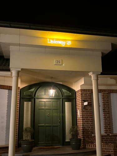 Customer photo review of LED-Neon Schriftzug Lindenweg 25