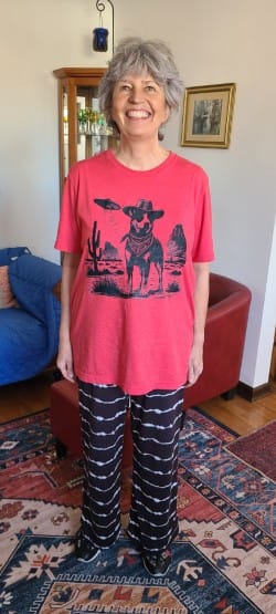 Customer photo review of Vintage Heeler UFO Shirt – Australian Cattle Dog Cowboy Funny Graphic Tee