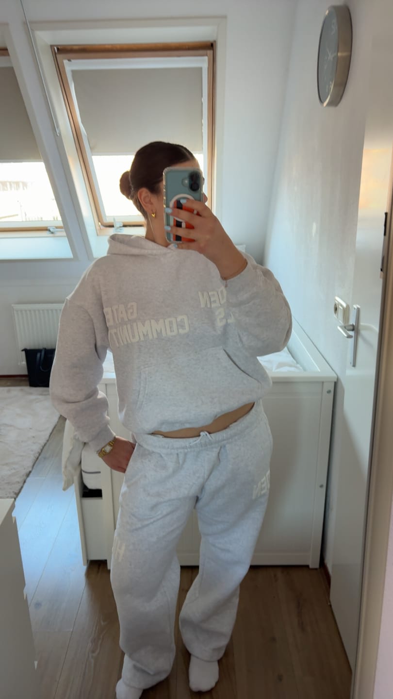 Customer photo review of GATED COMMUNITY STRAIGHT LEG SWEATPANTS LIGHT GREY