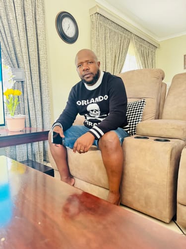 Customer photo review of Orlando Pirates Tipped Crew Knit LS Jersey- Black