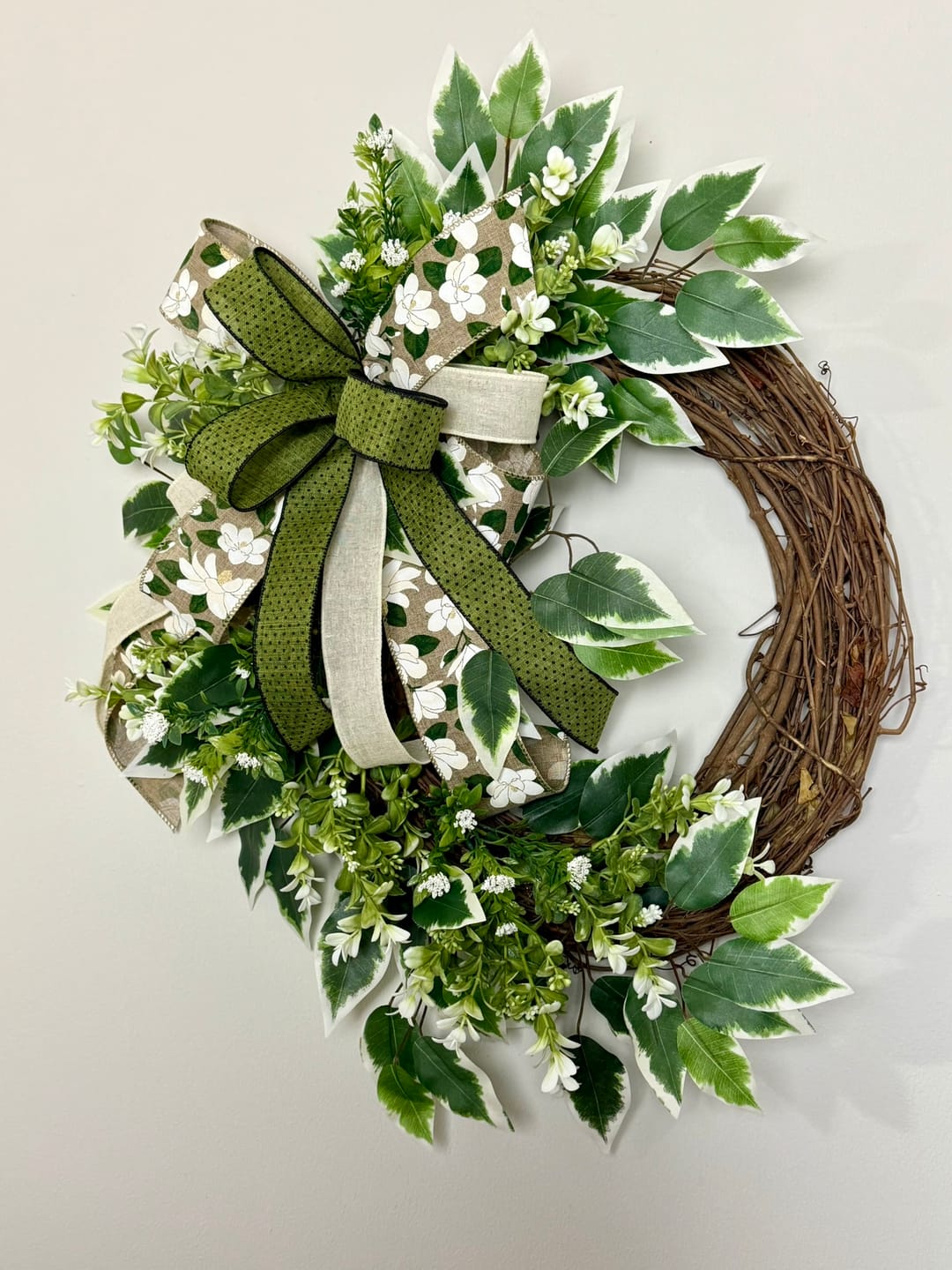 Customer photo review of 14" Round Grapevine Wreath - DECOE-034