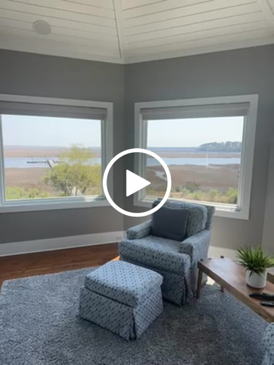 Customer video review of SmartWings Motorized Roller Shades 100% Blackout Linen