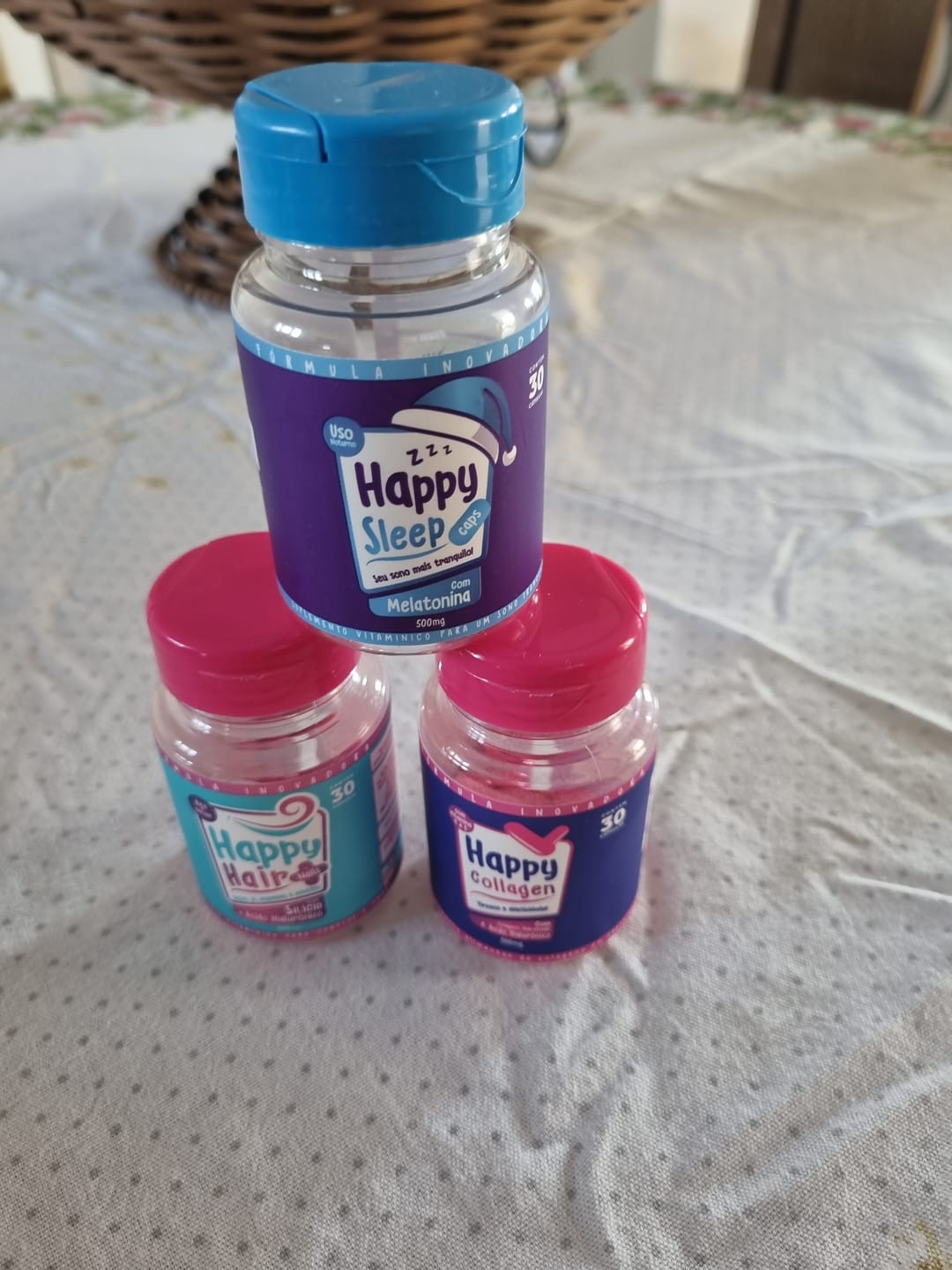 Customer photo review of Happy Hair 2 Potes + 1 Melatonina Grátis + 1 Colágeno Grátis