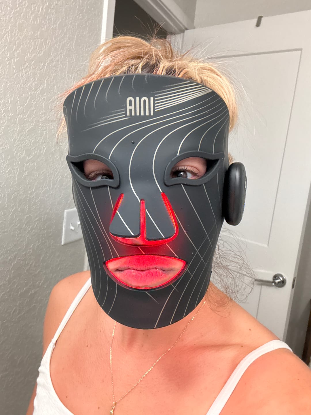 Customer photo review of INIA GLOW Wireless Red Light Therapy Mask