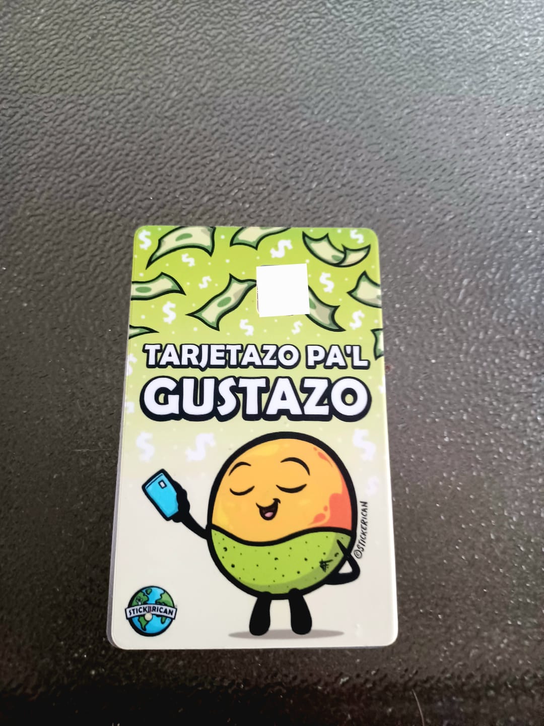 Customer photo review of Tarjetazo pa'l Gustazo - Sticker para Tarjeta de Crédito