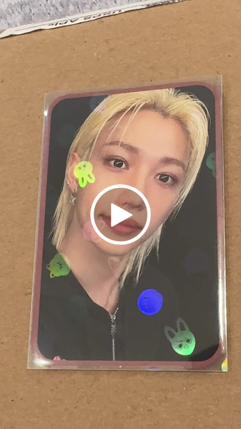 Customer video review of PREMIUM HOLOGRAPHIC PHOTOCARD SLEEVES - SKZOO VERSION