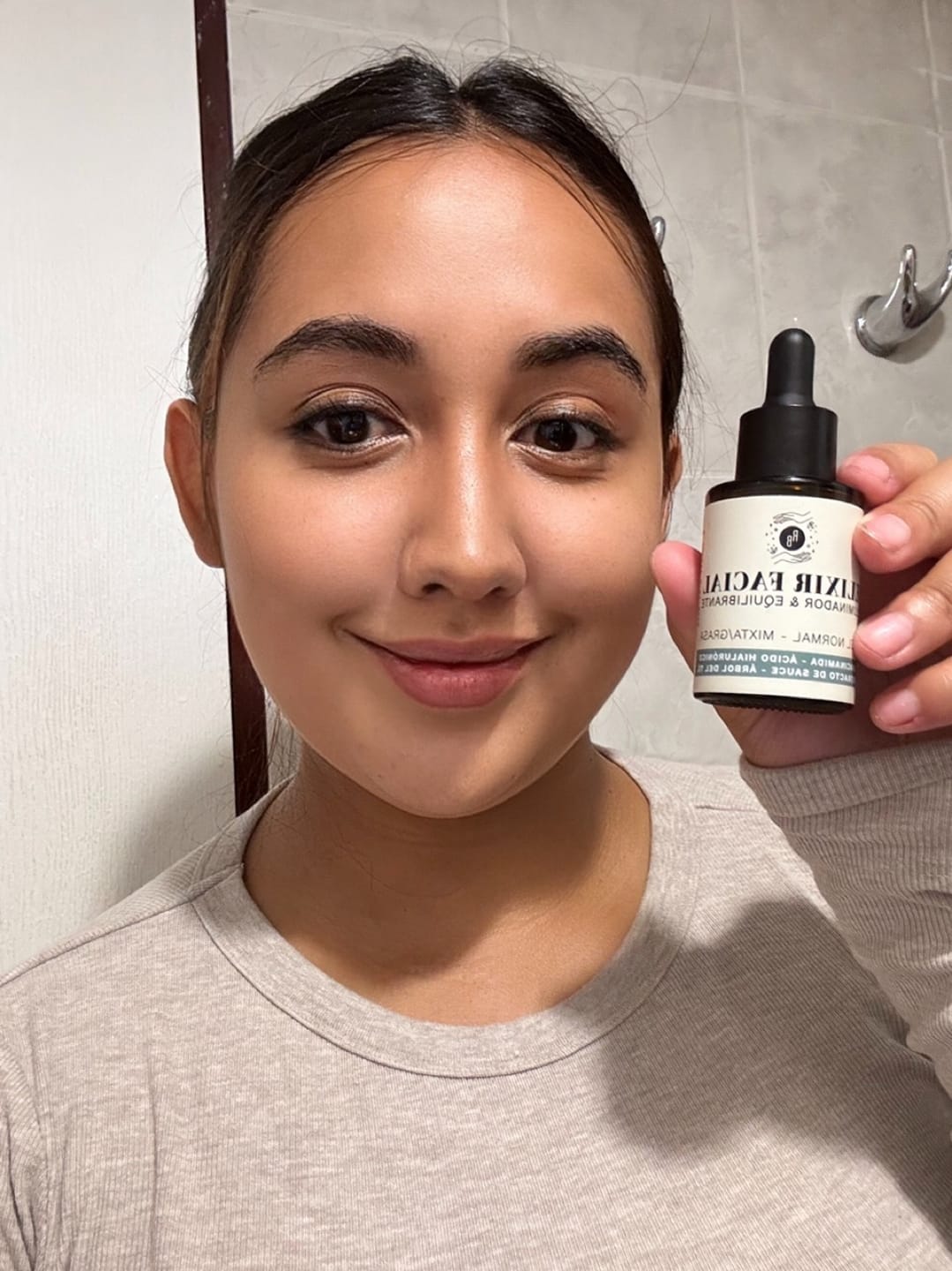 Customer photo review of ¡Nuevo! Elixir Facial Iluminador y Equilibrante