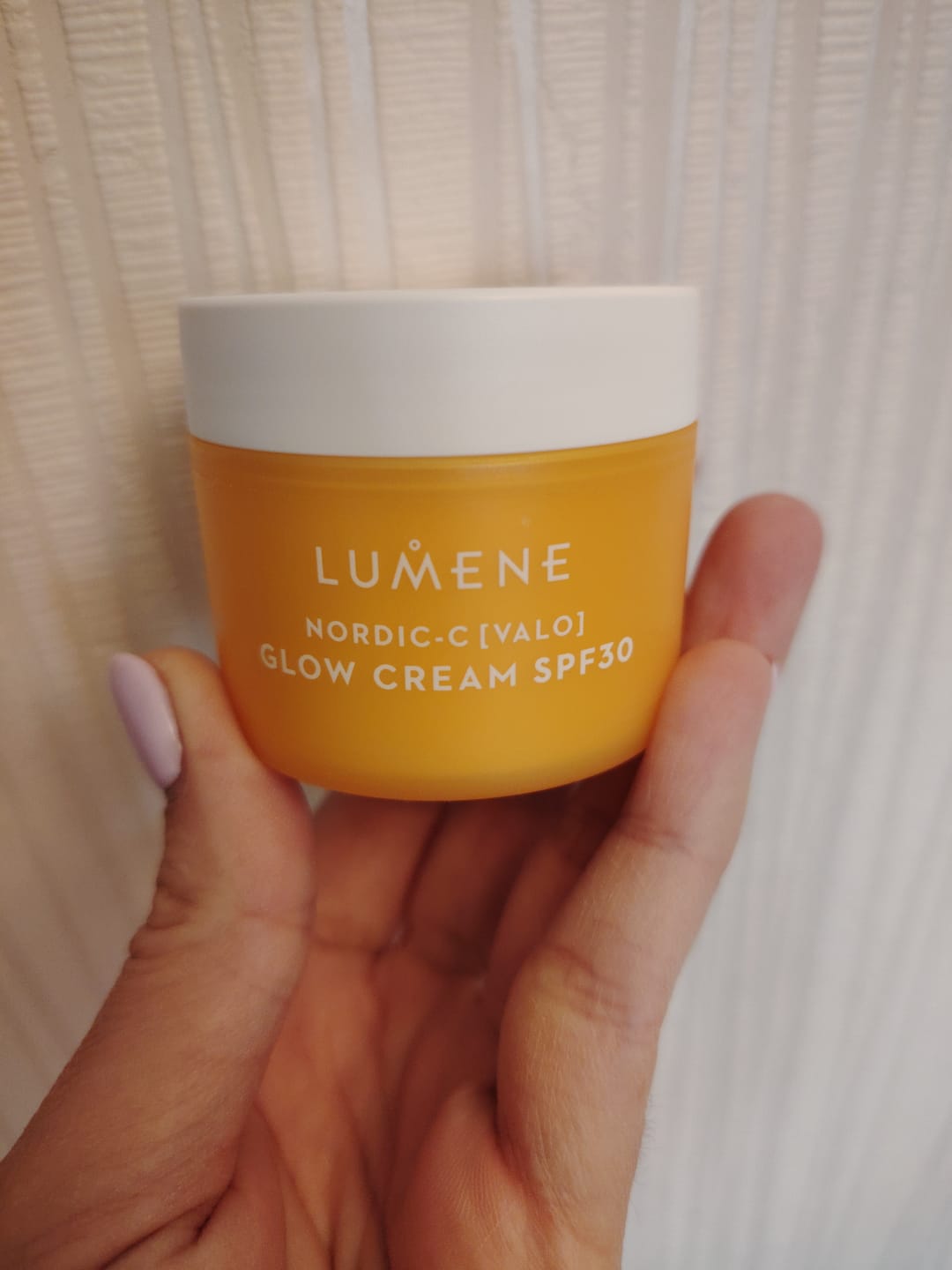 Customer photo review of Дневен крем с витамин C SPF30 за блясък и сияние за всеки тип кожа Lumene NORDIC-C Valo
