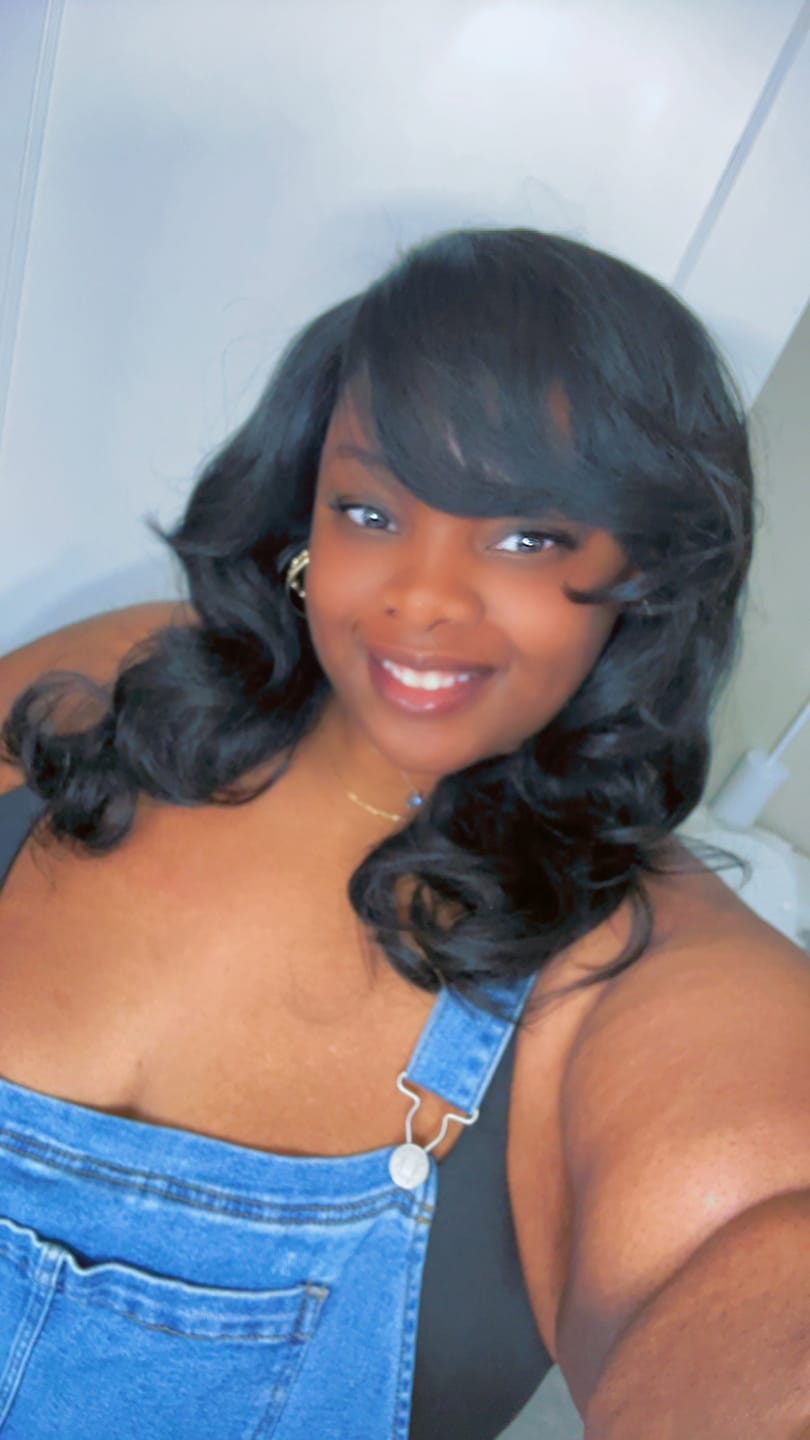 Customer photo review of Outre Wigpop Style Selects Full Wig - VIOLA
