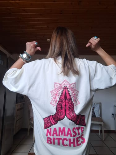 Customer photo review of Namaste Bitches - Oversized Shirt (ohne Frontprint)
