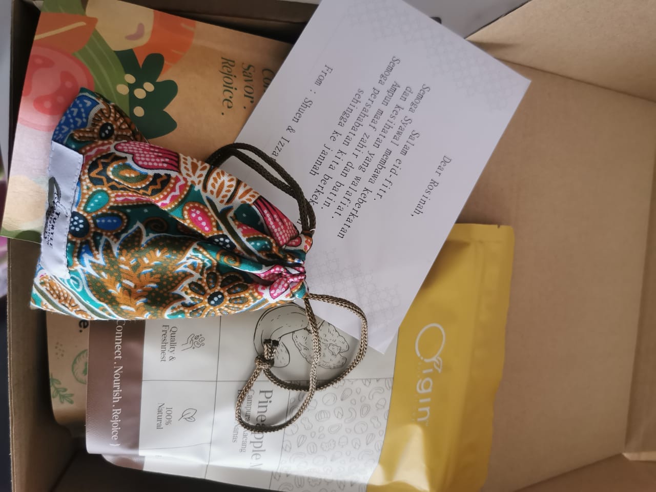 Customer photo review of Meriah (Raya Gift Box)