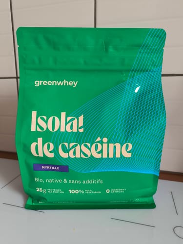 Photo d'un client du sachet vert d'Isolat de Caséine Bio Micellaire, saveur myrtille.