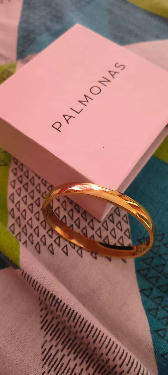 Customer photo review of Plain Gold Bangle Bracelet - 7 mm