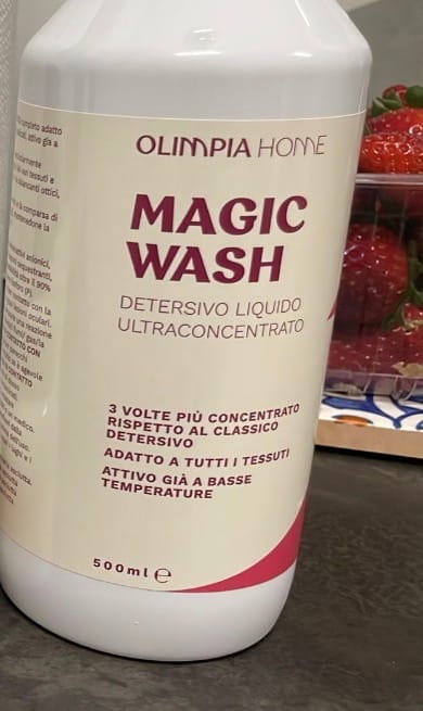 Customer photo review of Magic Wash Liquido - Il Detersivo Professionale per un Bucato Perfetto