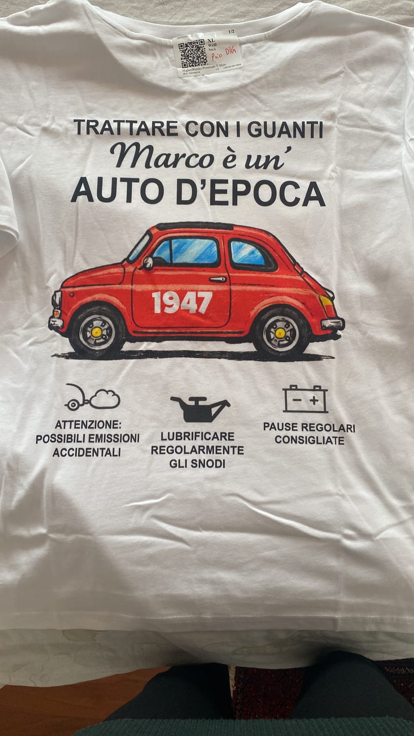 Customer photo review of AUTO D'EPOCA - T-shirt personalizzabile con stampa sul retro