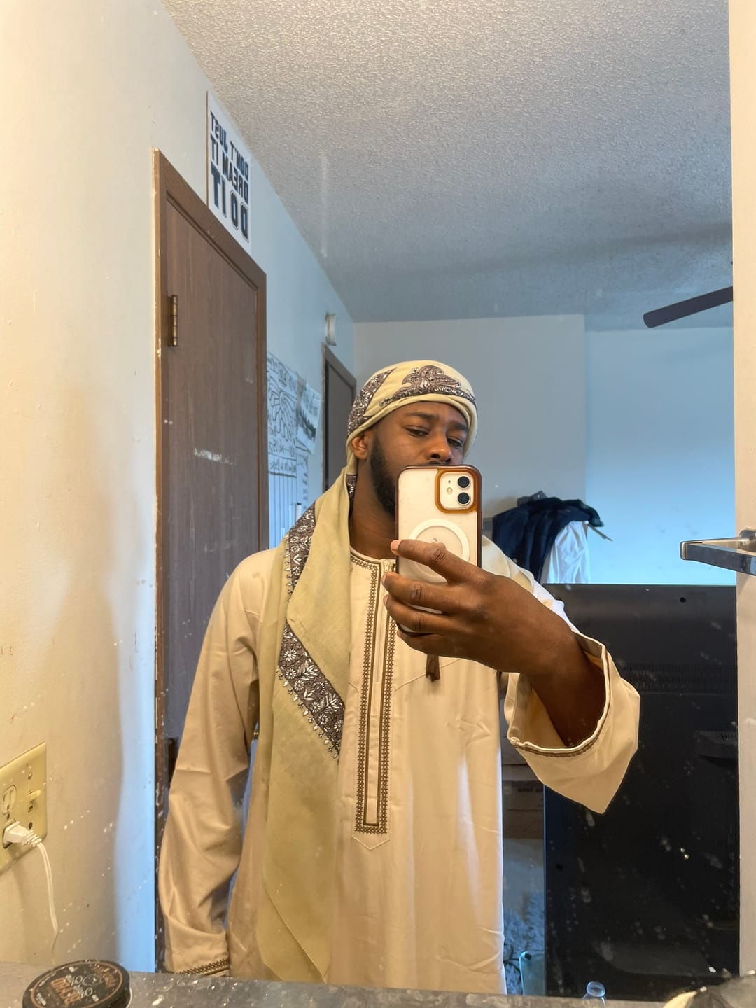 Customer photo review of Luxury Beige & Brown Omani Thobe