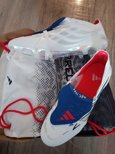 Avis photo d'un client sur PREDATOR 26 ELITE FOLD-OVER TONGUE FG JUDE BELLINGHAM - BLANC/BLEU/ROUGE