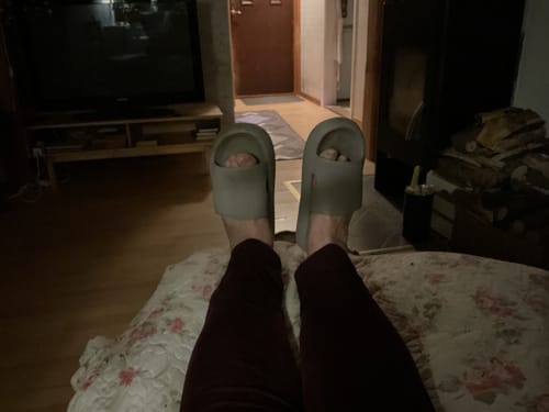 Customer photo review of HappyFlops