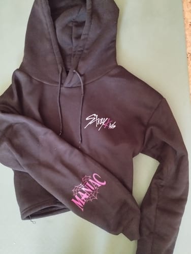 Customer photo review of Chic Girls Kpop MANIAC Black Cropped Hoodie