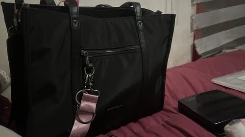 Reseña con foto de un cliente sobre Bolso Hombro Notebook Nylon Back To School