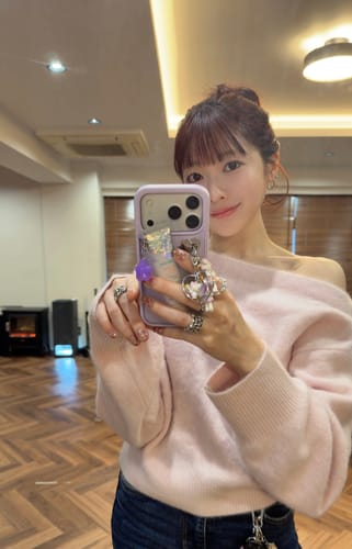 Customer photo review of Flex Pouch - iPhone 17