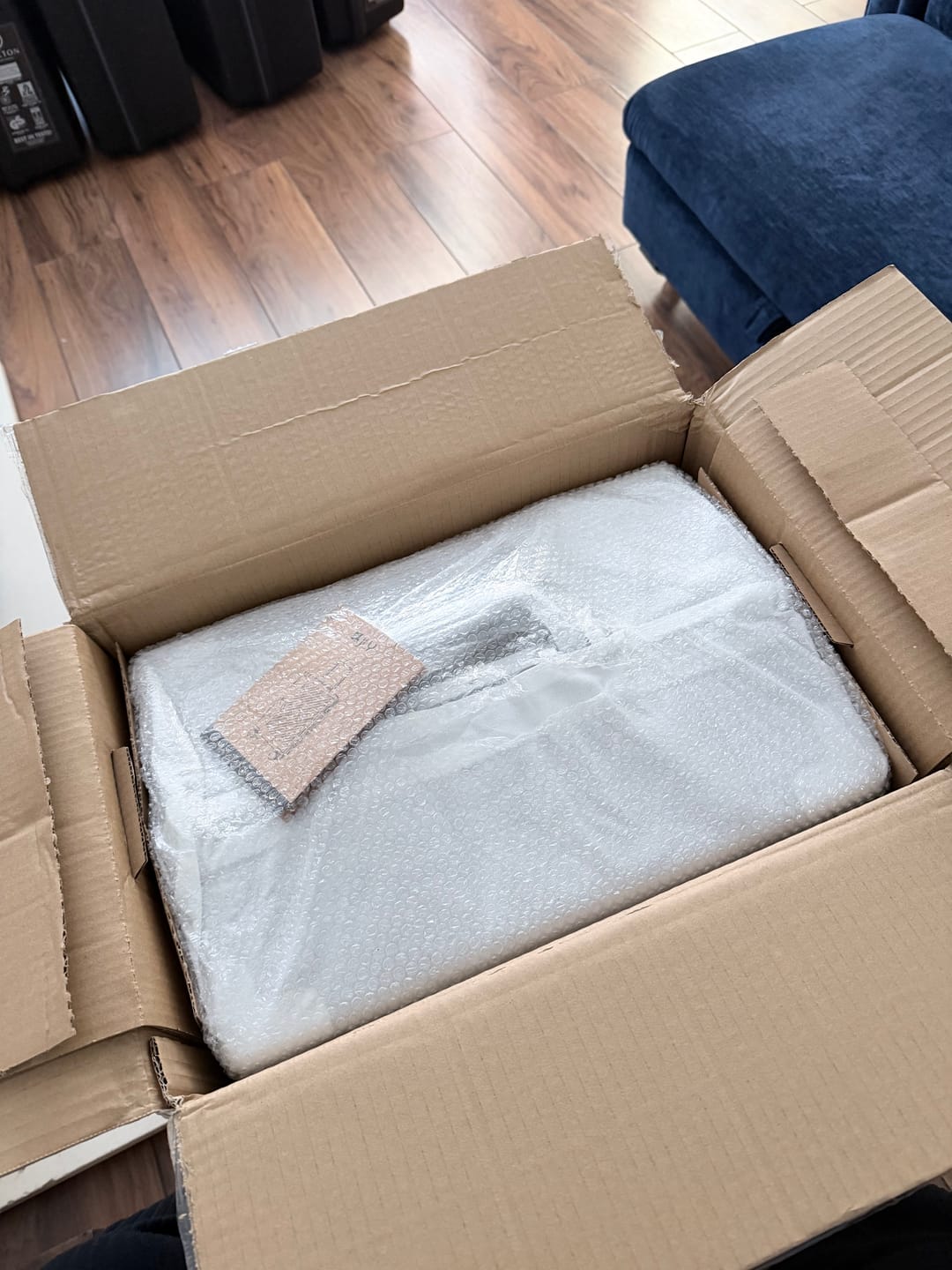 Customer photo review of JLY UrbanNomad - Medium Suitcase (67cm)