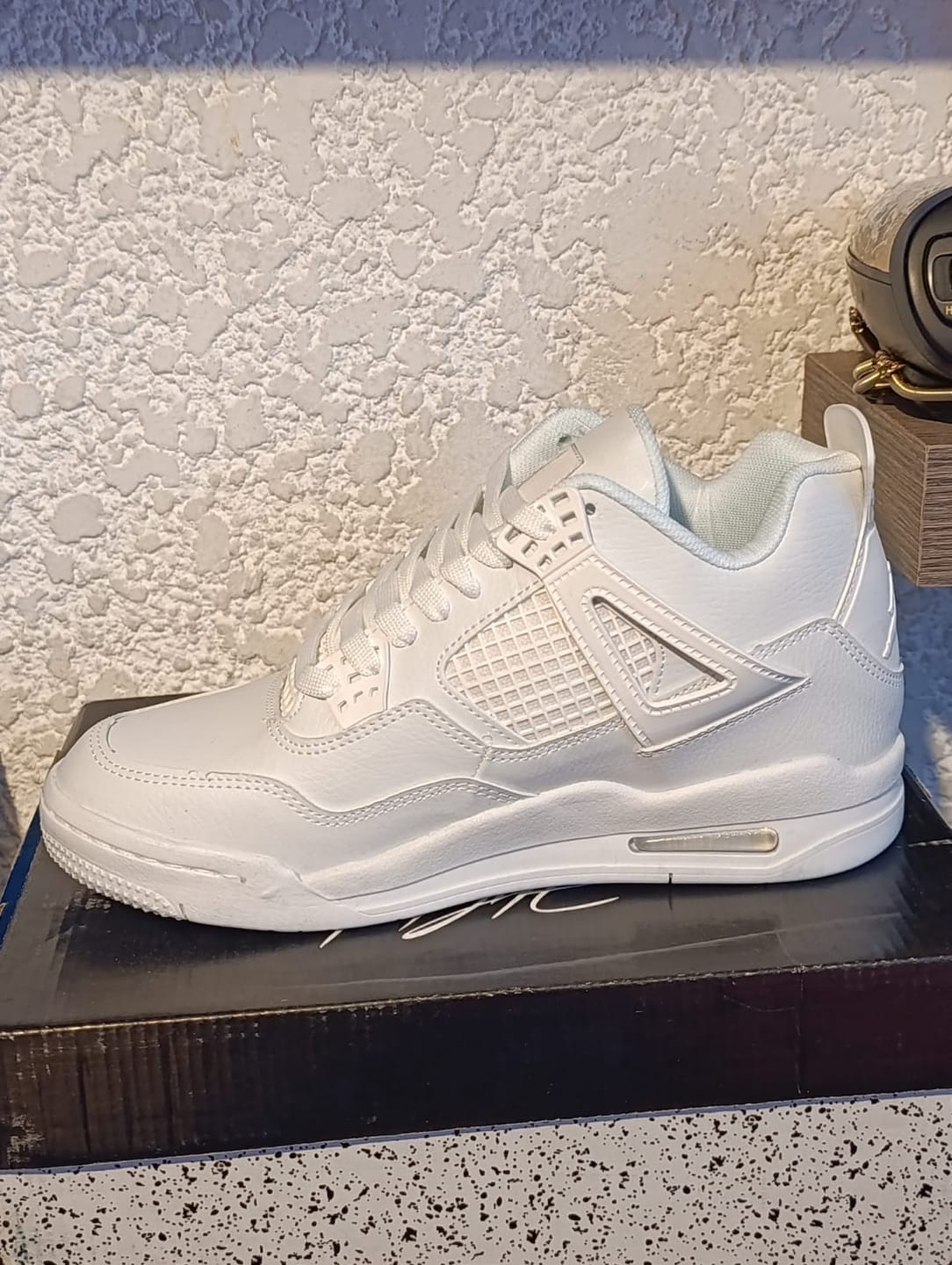 Customer photo review of Tenis Campus Negro Total