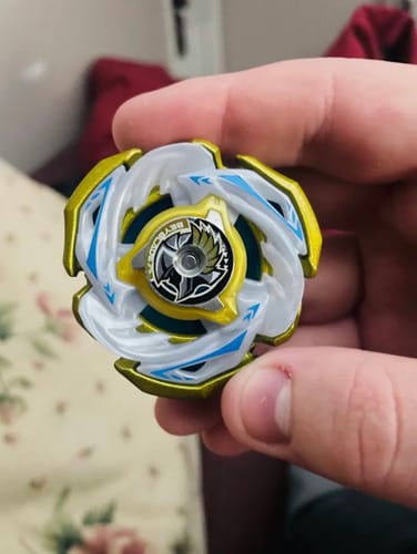 Customer photo review of Takara Tomy Beyblade X CX-00 Valkyrie Volt S4-70V (Metal Coat: Gold)