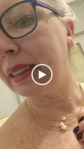 Customer video review of Collana Tripla Perla
