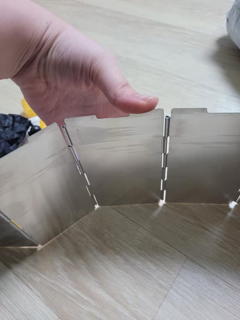 Customer photo review of Ultraleichter 9-Platten Faltbarer Campingkocher-Windschutz