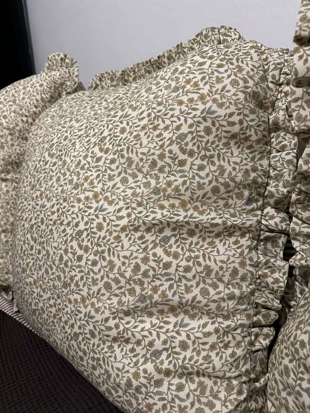 Customer photo review of Meadow Ruffle - 18" | 22" | 26" | 12x20"