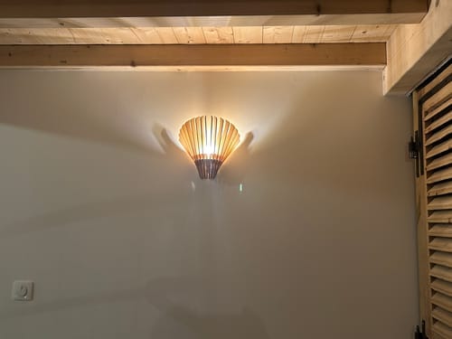Avis photo d'un client sur Aqua teinté Chêne | Applique