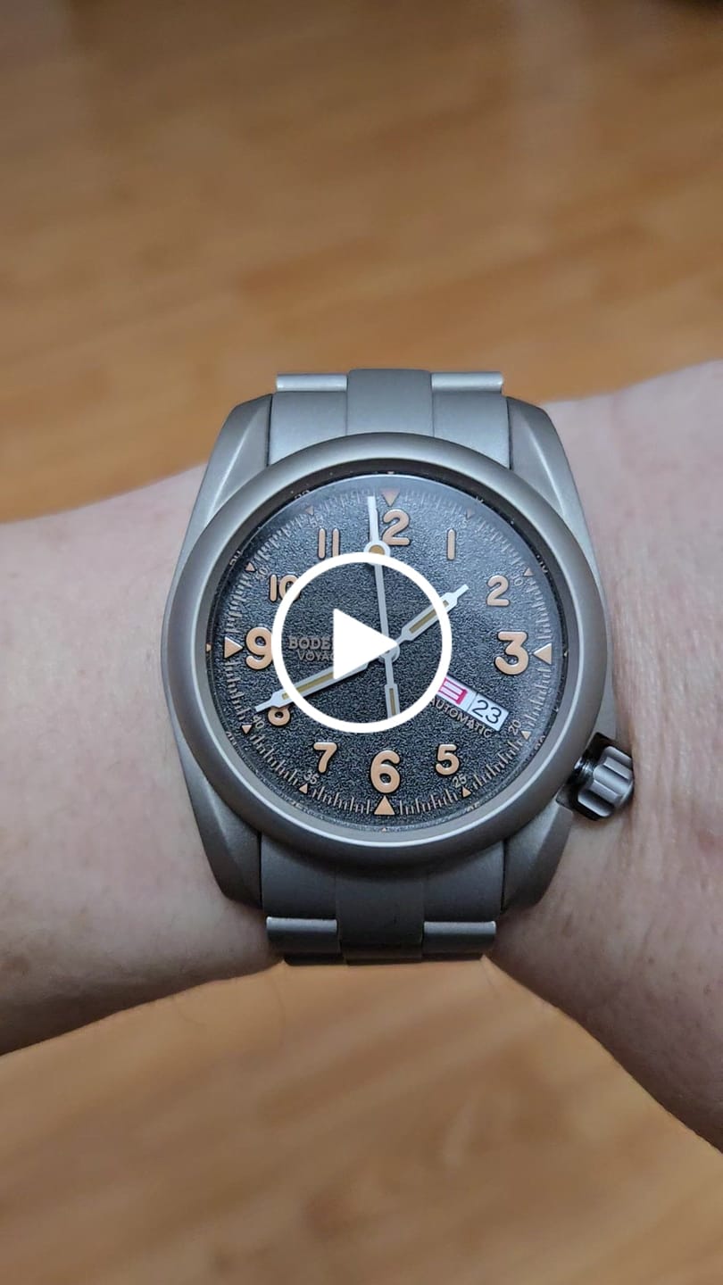 Customer video review of VOYAGER - 100M Waterproof Titanium Automatic Field Watch | Volcanic Gray-bracelet