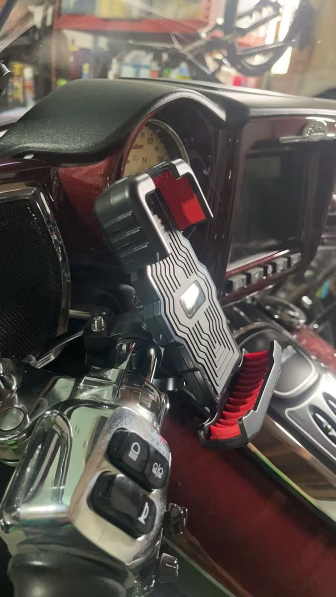 Customer photo review of Sicherer Motorrad & Fahrrad-Handyhalter – 1-Sekunden-Schnellverschluss
