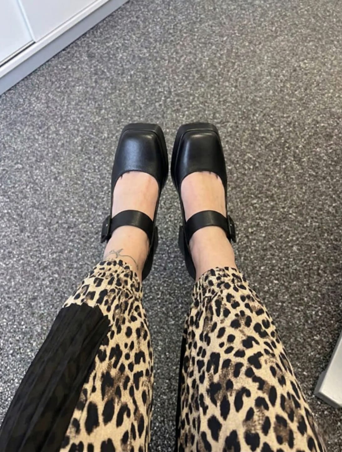 Customer photo review of Claudia Black