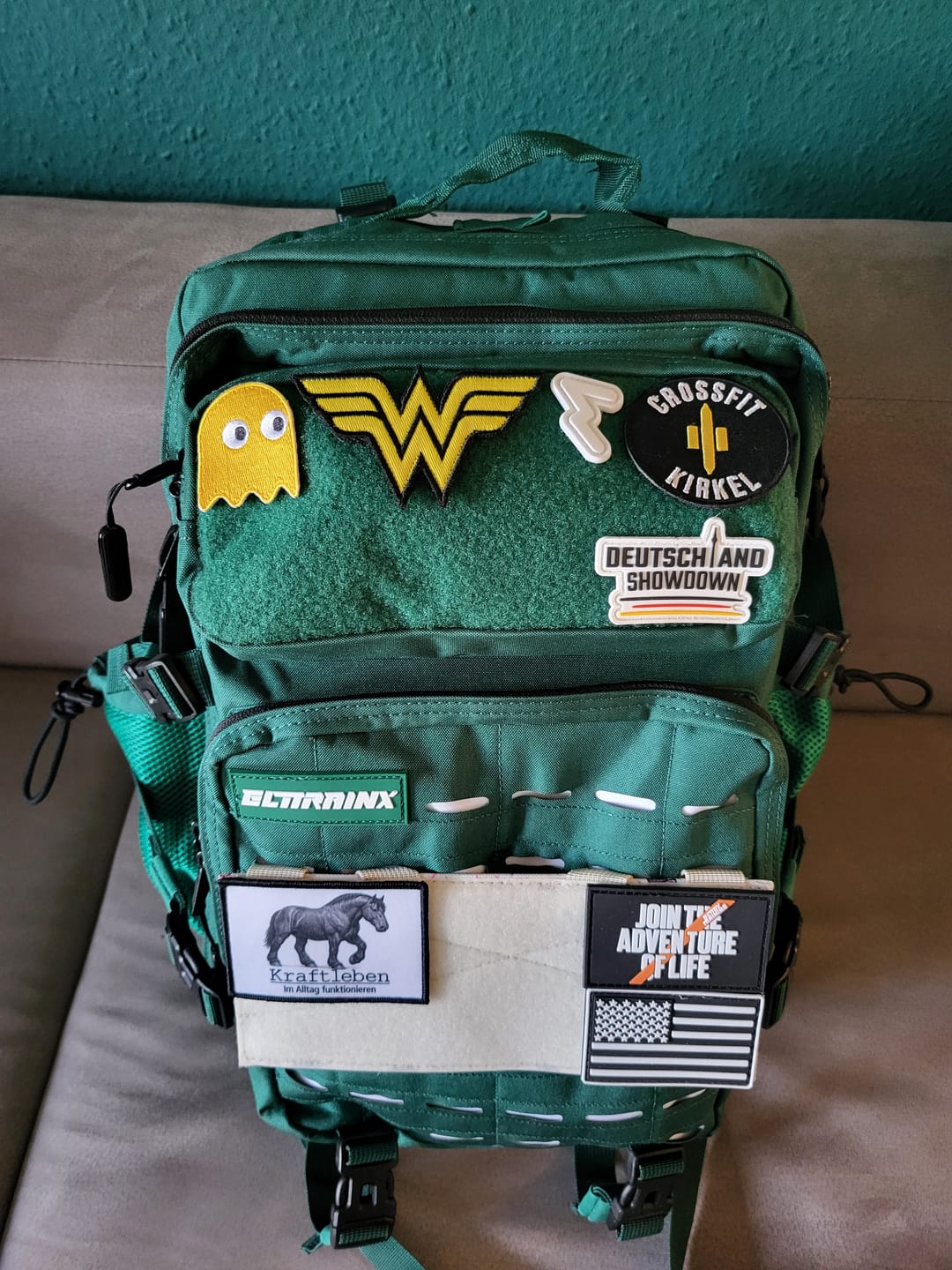 Customer photo review of Mochila Táctica V2 45L All In Dust Green