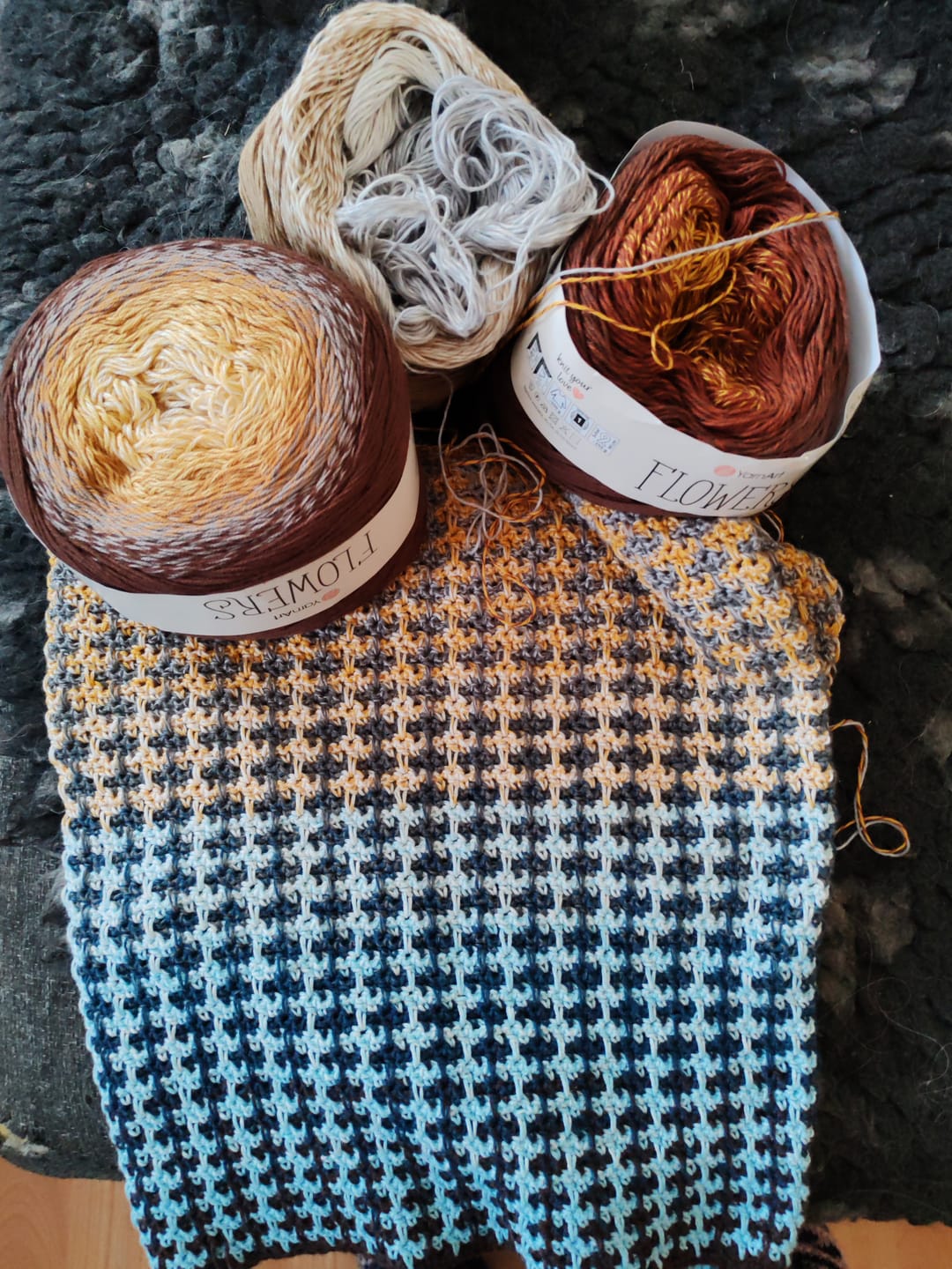 Customer photo review of YarnArt Flowers
