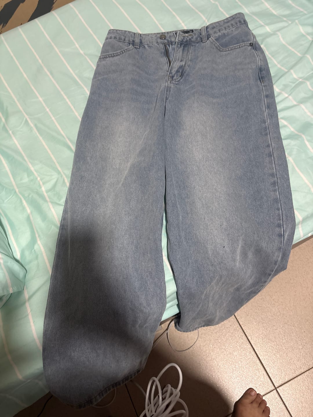 Customer photo review of Wide Leg Mid-Waisted Ankle Length Denim Jeans