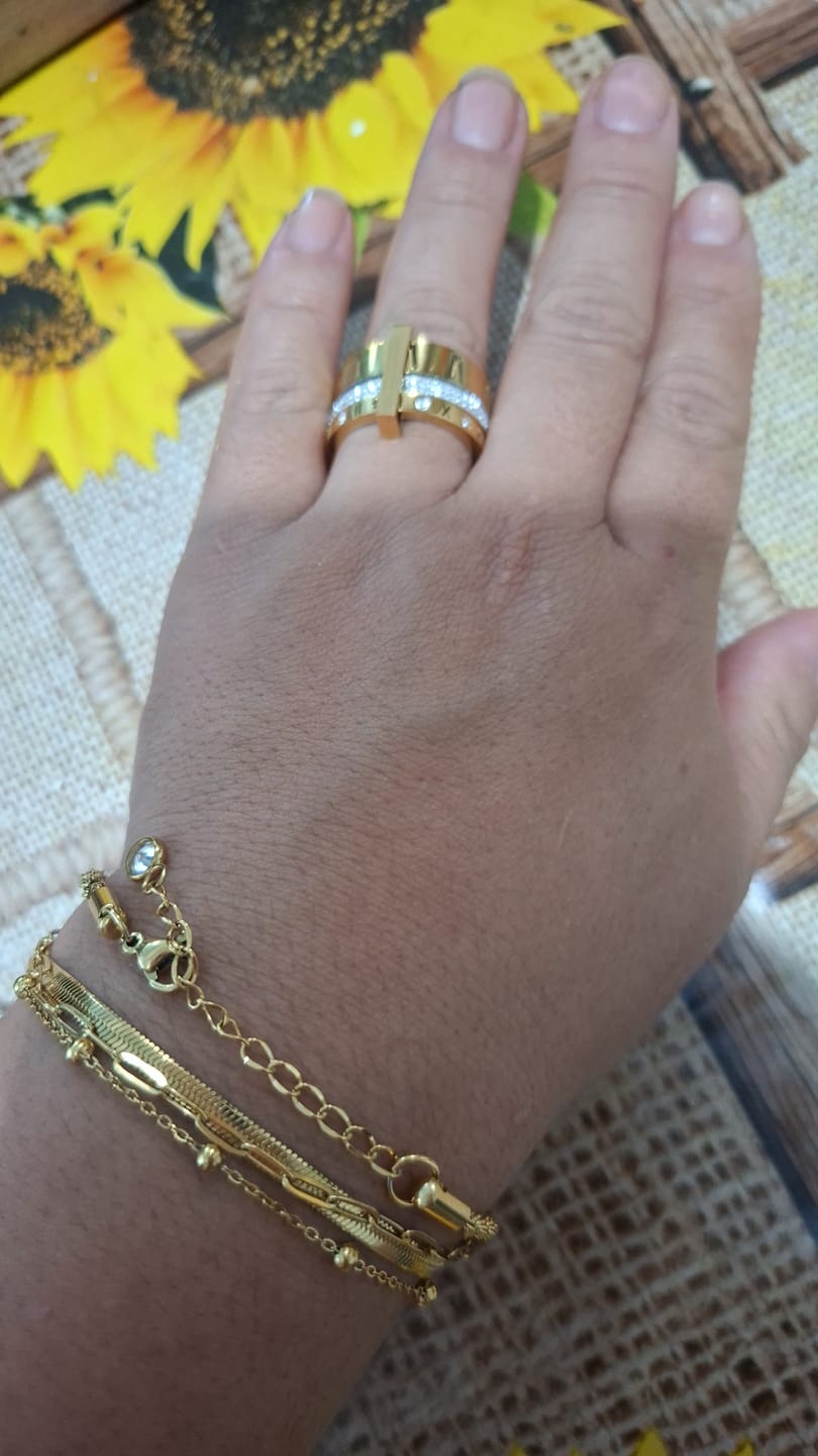 Customer photo review of Kit Pulseiras Glamour Zircônias Banhado em Ouro 18K