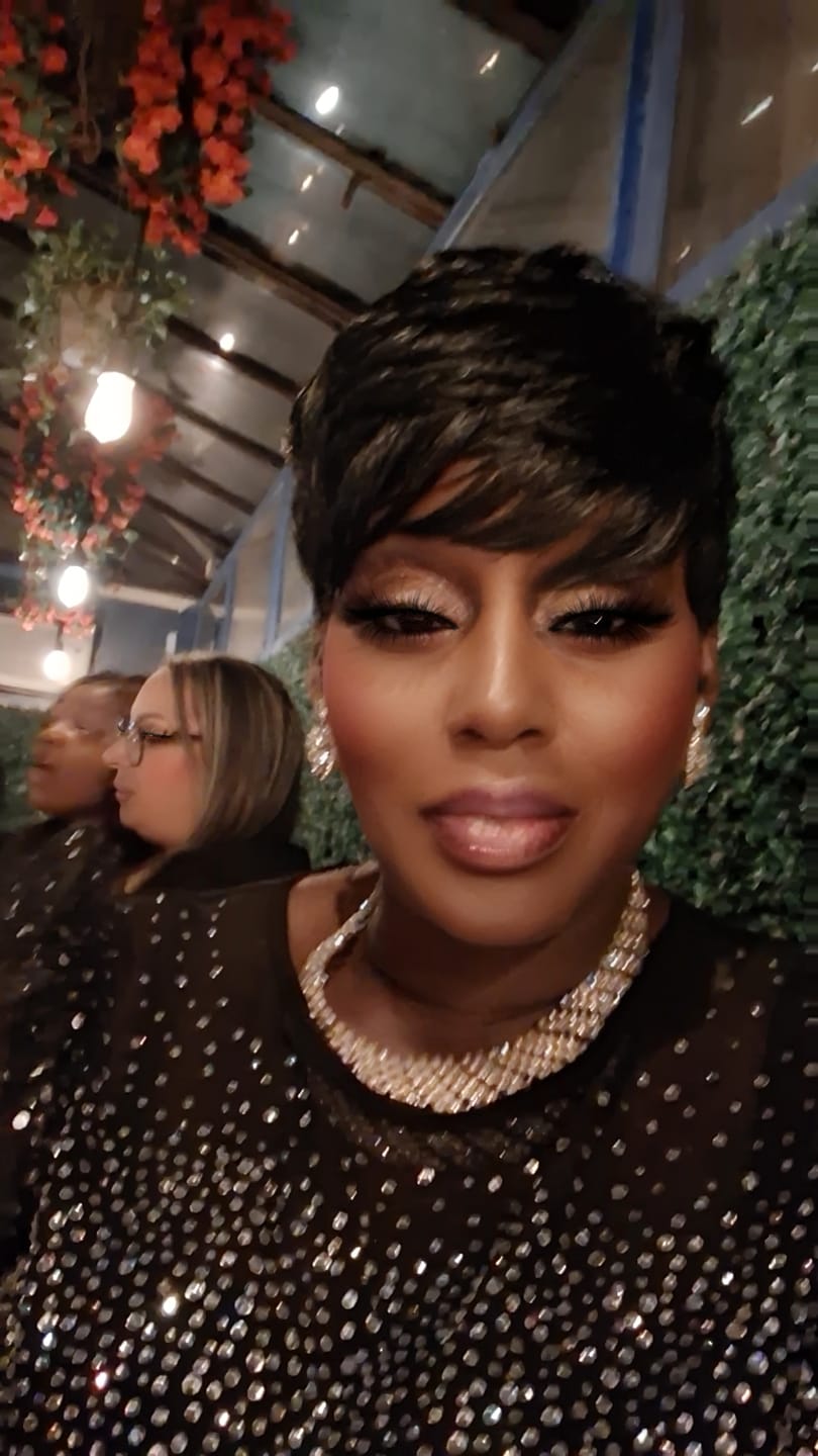Customer photo review of Outre Wigpop Full Wig - LACEY