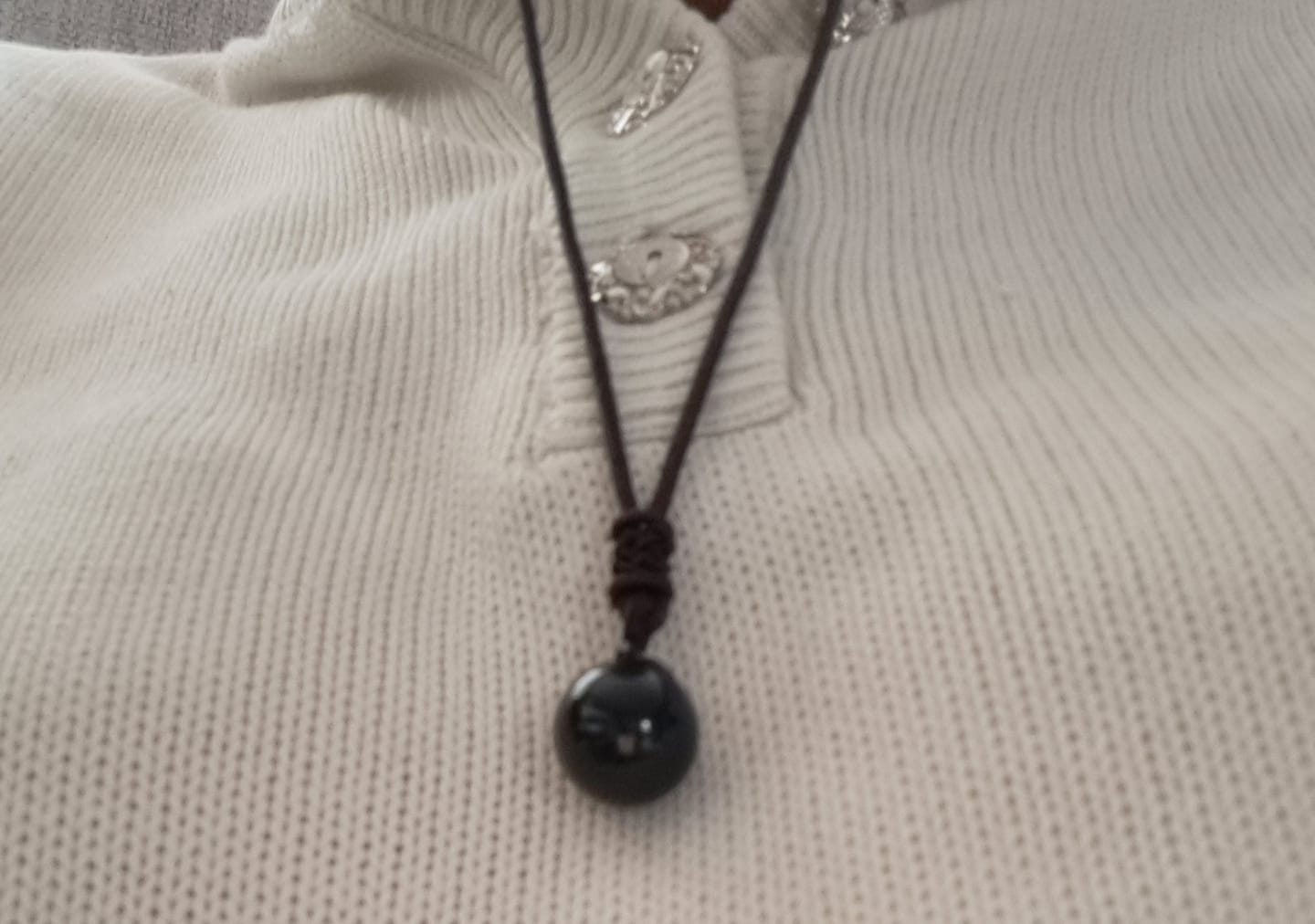 Customer photo review of Pendentif "Sphère" en Obsidienne Dorée