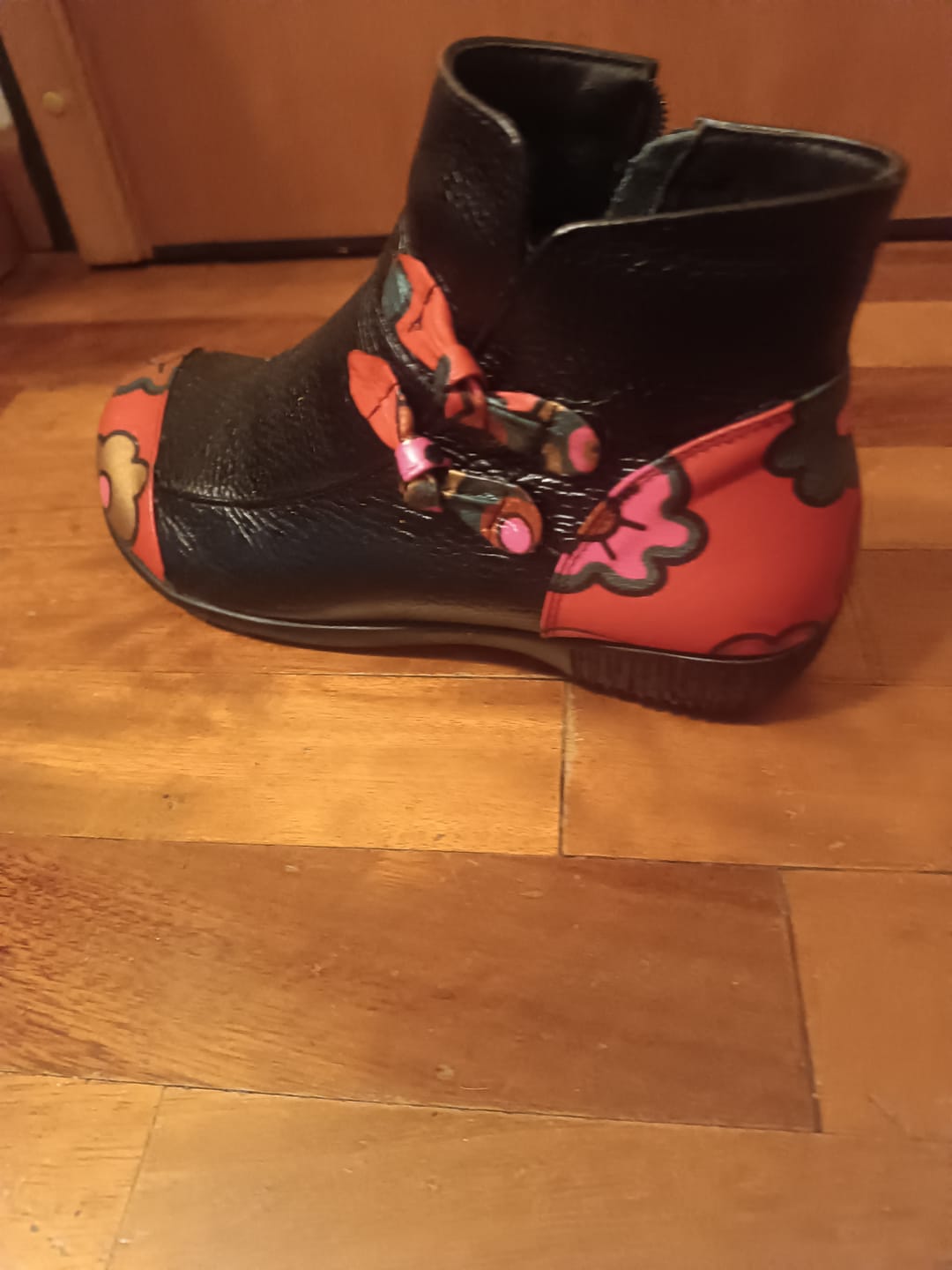 Customer photo review of Women Retro Winter Leather Spliced Ankle Boots