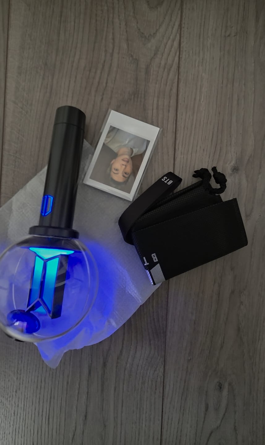 Customer photo review of [Same-Day Shipping] BTS OFFICIAL LIGHT STICK VER.4