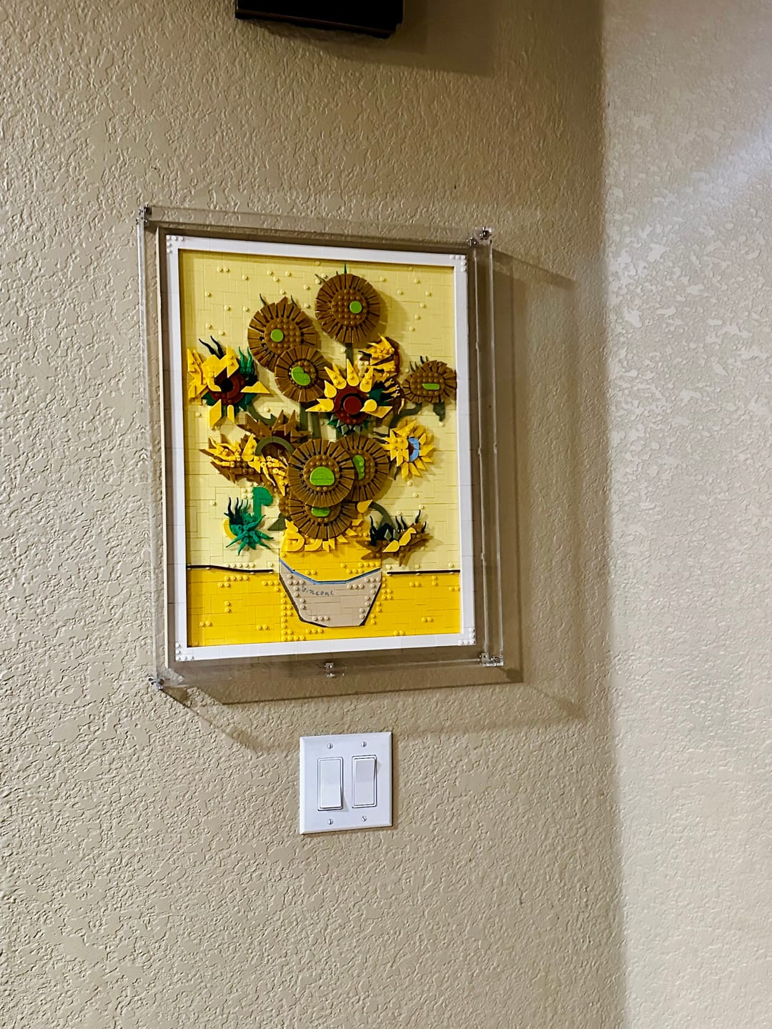 Customer photo review of Wall Mounted Display Case for LEGO® 31215 Art Vincent van Gogh – Sunflowers