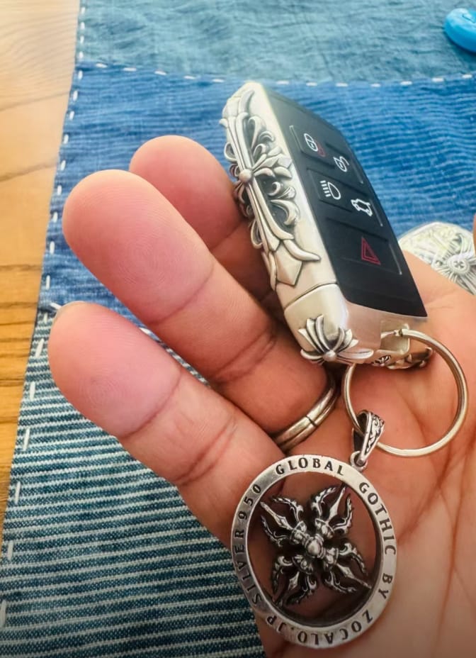 Customer photo review of Land Rover Handcrafted Silver Key Case