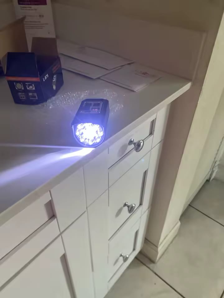 Customer photo review of 20W Wiederaufladbarer 9-LED Fahrradscheinwerfer & Powerbank