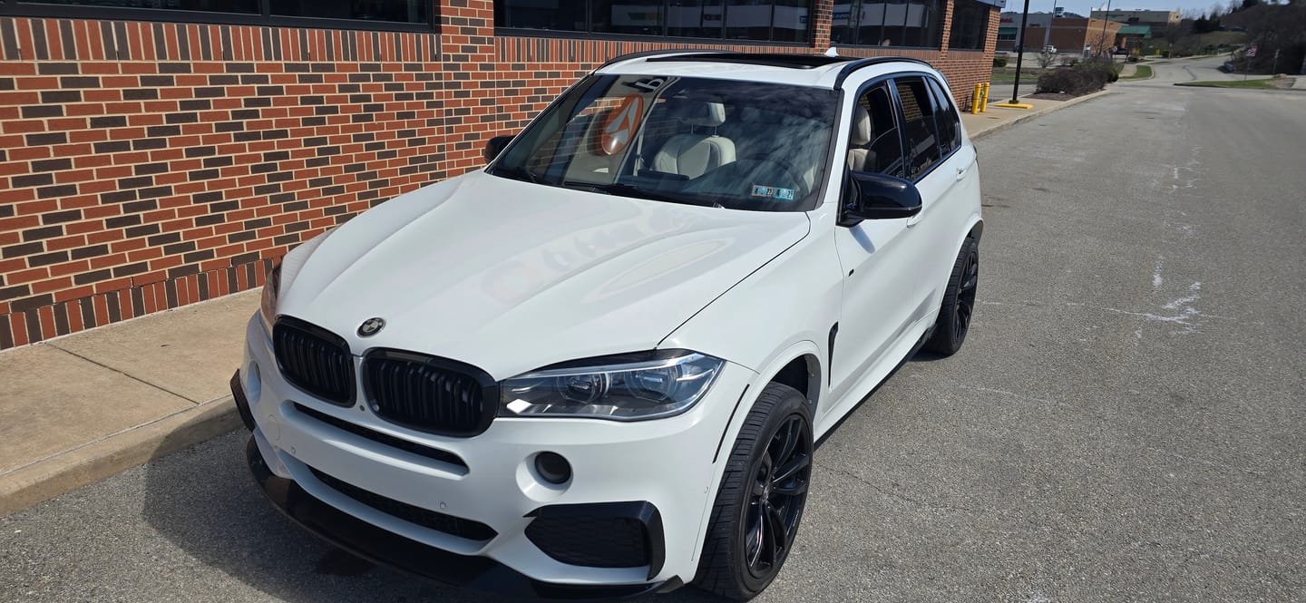Customer photo review of BMW EMBLEM BADGE - BLACK & GREY